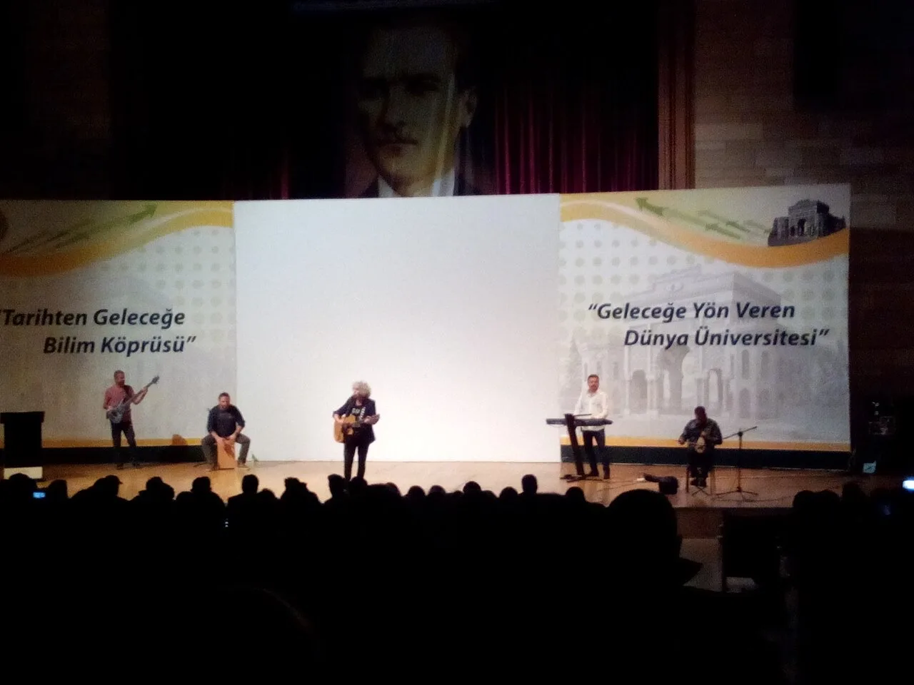 Yeni Türkü’nün İstanbul Üniversitesi’ndeki 2015 konseri