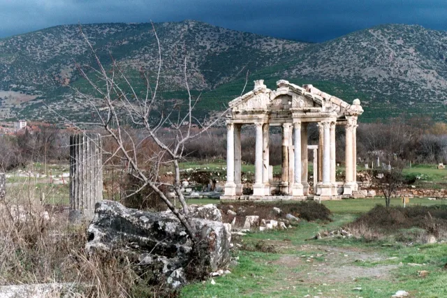 Tetrapylon at Aphrodisias, January 2004