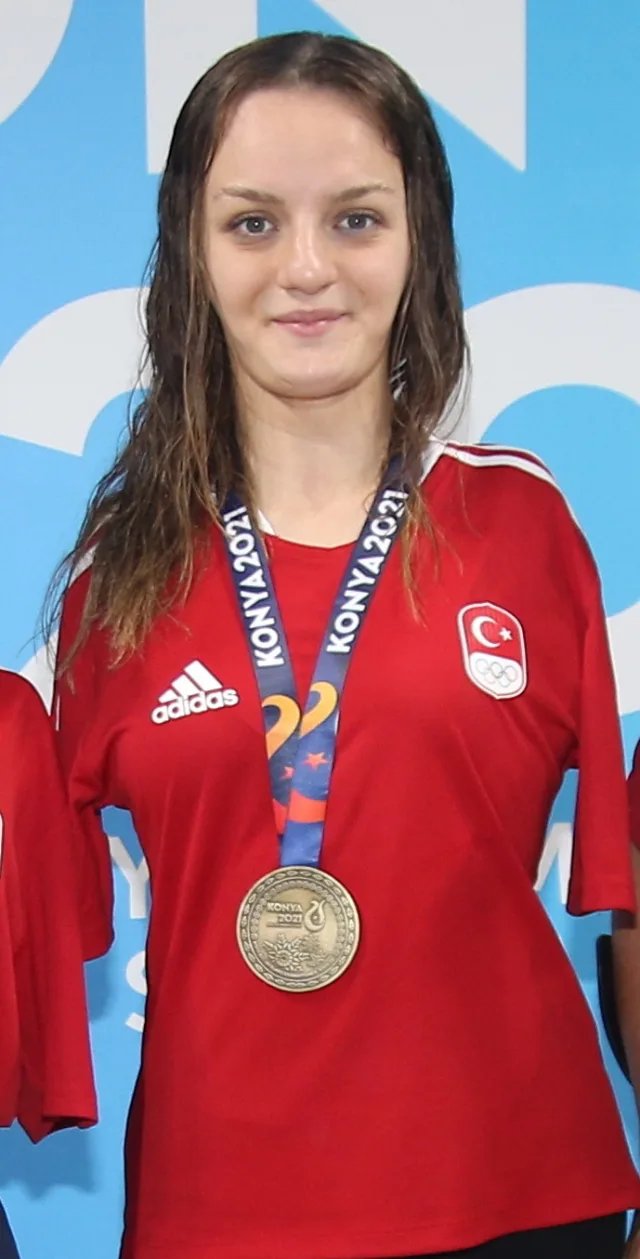 Sümeyye Boyacı at a medal ceremony in Konya in 2022