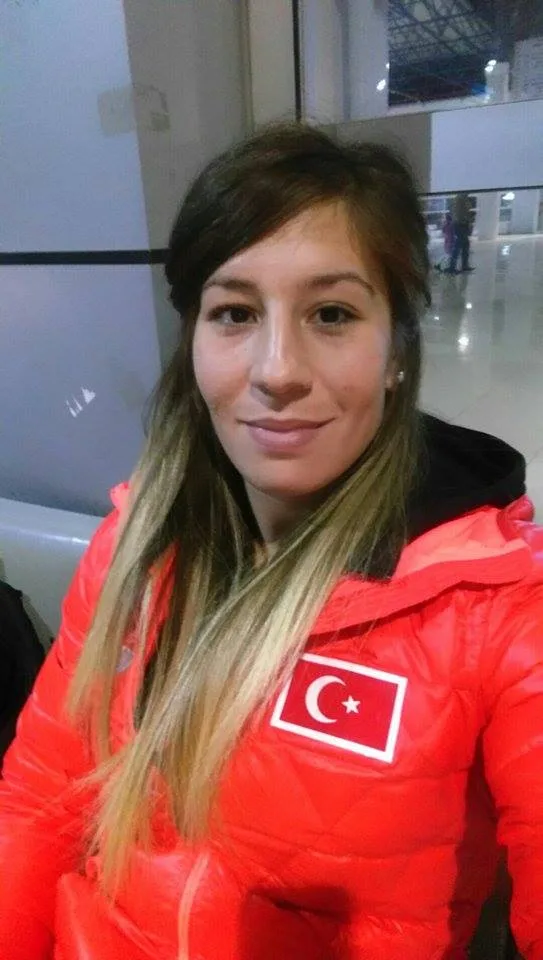 A portrait of Yasemin Adar from 2016